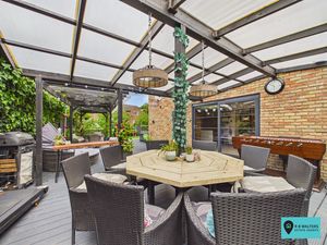 Al Fresco Dining - click for photo gallery